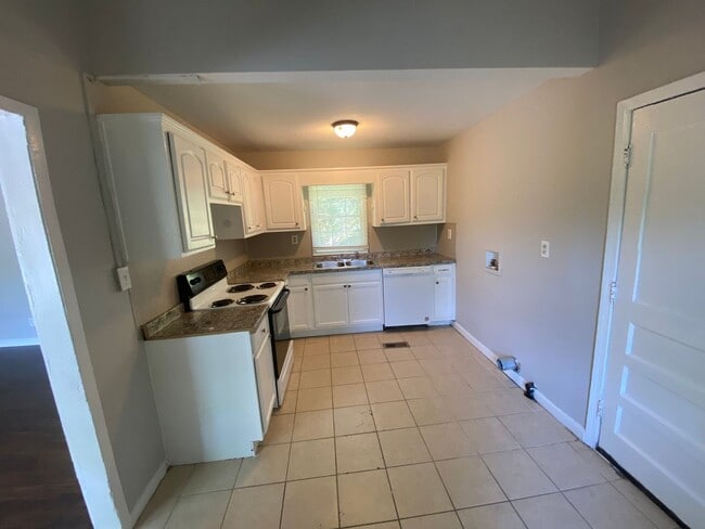 Photo - **AVAILABLE NOW**Nice East Columbus, GA 3 Bedroom / 1 Bathroom Home for Rent***