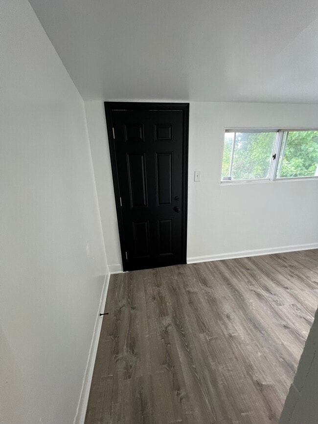 Photo - 305 E 20th St