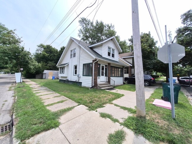601 Lathrop St