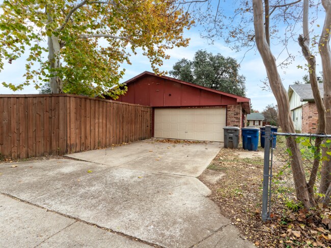 Photo - 7117 Chinaberry Rd