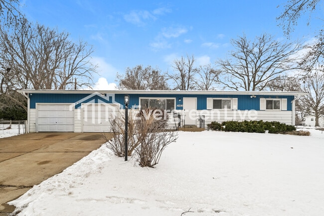 Building Photo - 2465 Flamingo Dr