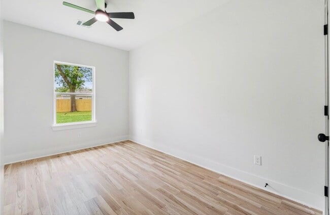 Photo - 1615 Dolly Wright St