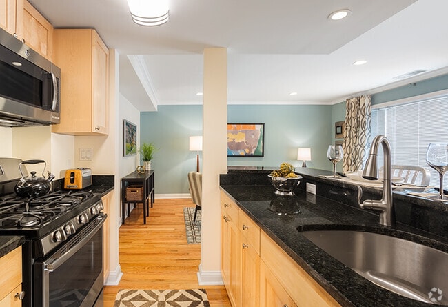 Building Photo - 2 Sherman Rd Unit 1 Rental