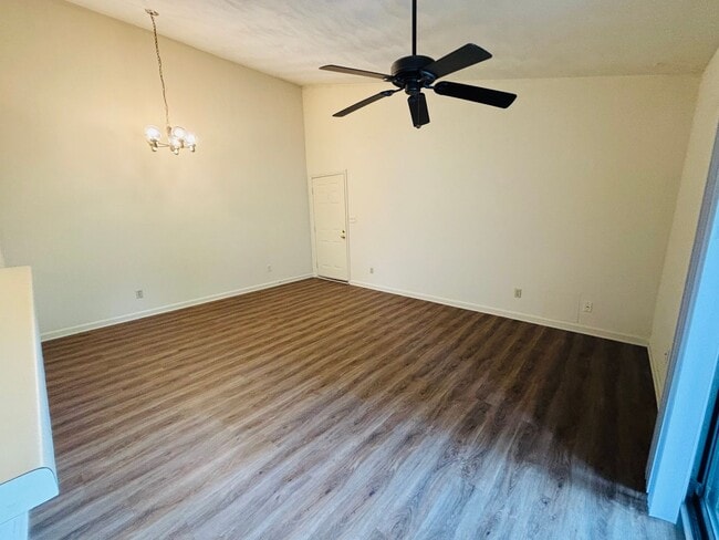 Photo - 403 Berryfield Ln