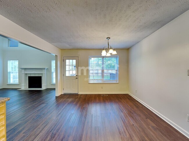 Photo - 2935 Greentree Dr