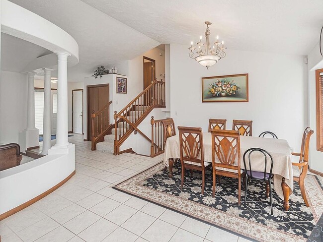 Photo - 809 S Outlook Dr