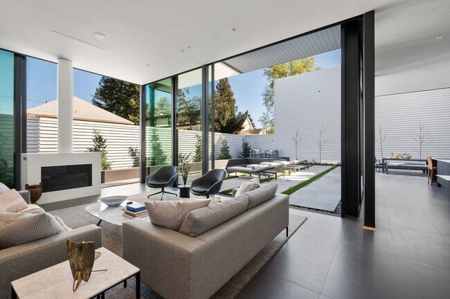 Photo - 214 Tucker St