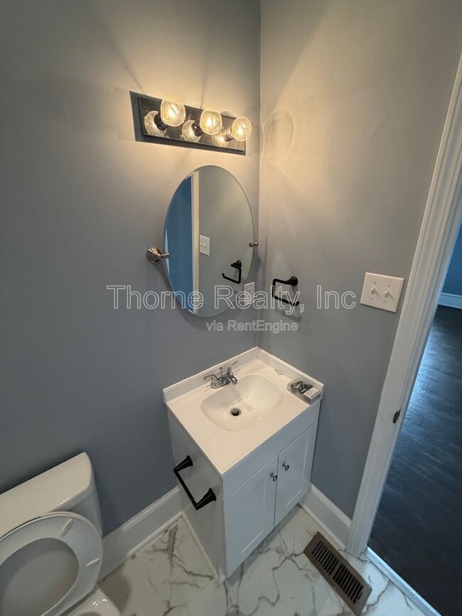 Photo - 412 W Walnut St