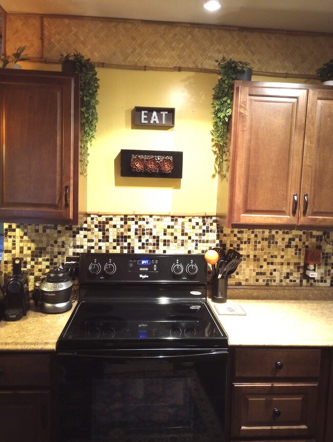 Full Kitchen in Unit (no oven- 4 burner elec Cooktop)
