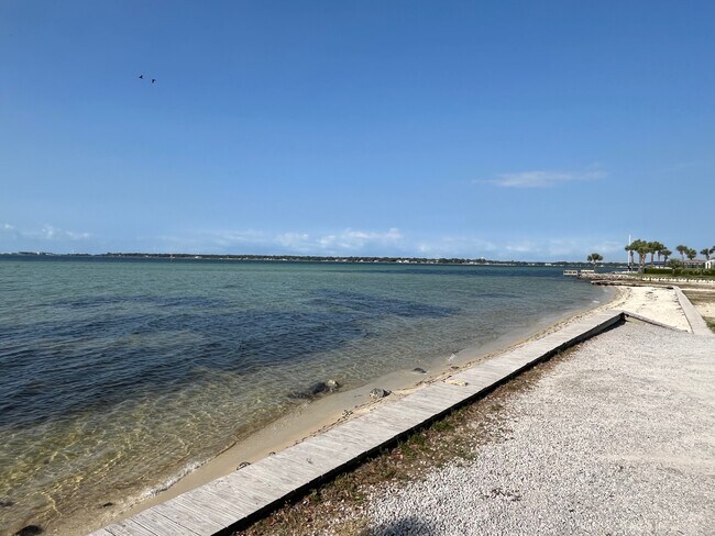 Waterfront park within walking distance - 27 6th St Unit 27 6th St A