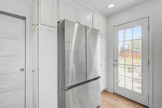 Photo - 110 S Quitman St