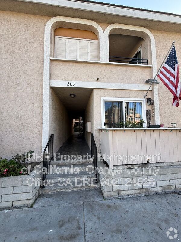 Building Photo - 208 19th St Unit Apt 6