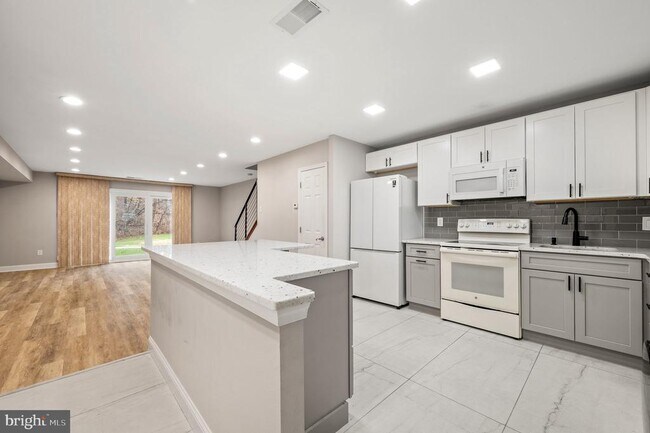 Photo - 124 Hampstead Dr