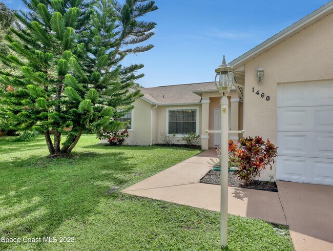 Photo - 1460 Heartwellville St NW