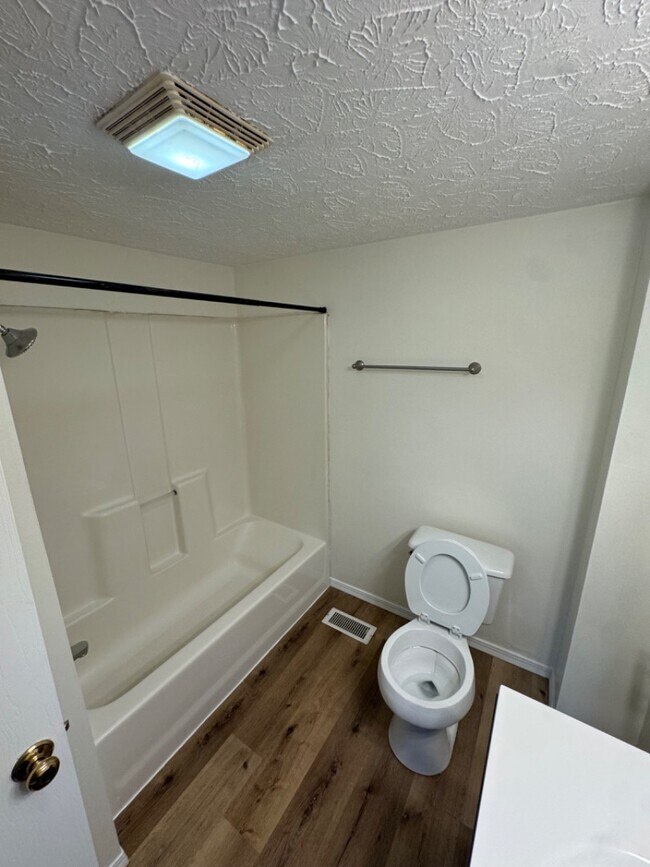 Photo - 611 N Mclean St