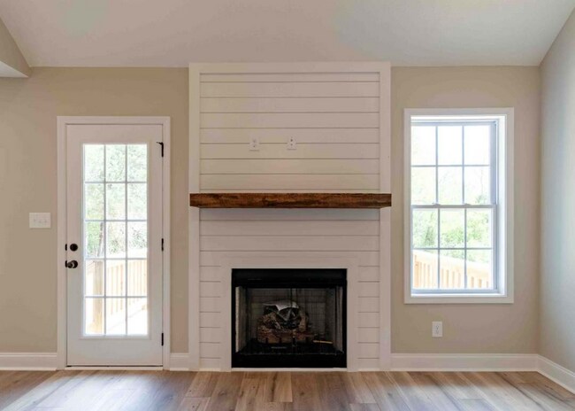 Photo - 180 Bonnell Dr