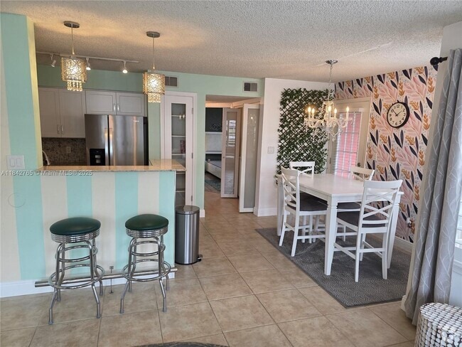 Building Photo - 1365 Crystal Way Unit G Rental
