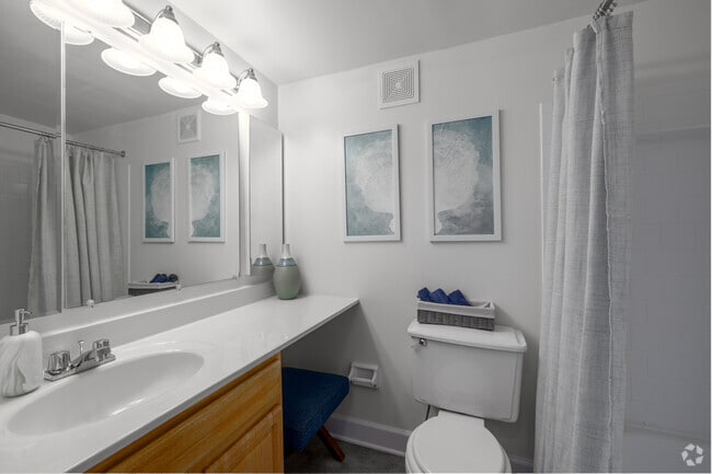 Model 2BR, 2BA - 798SF - Bathroom