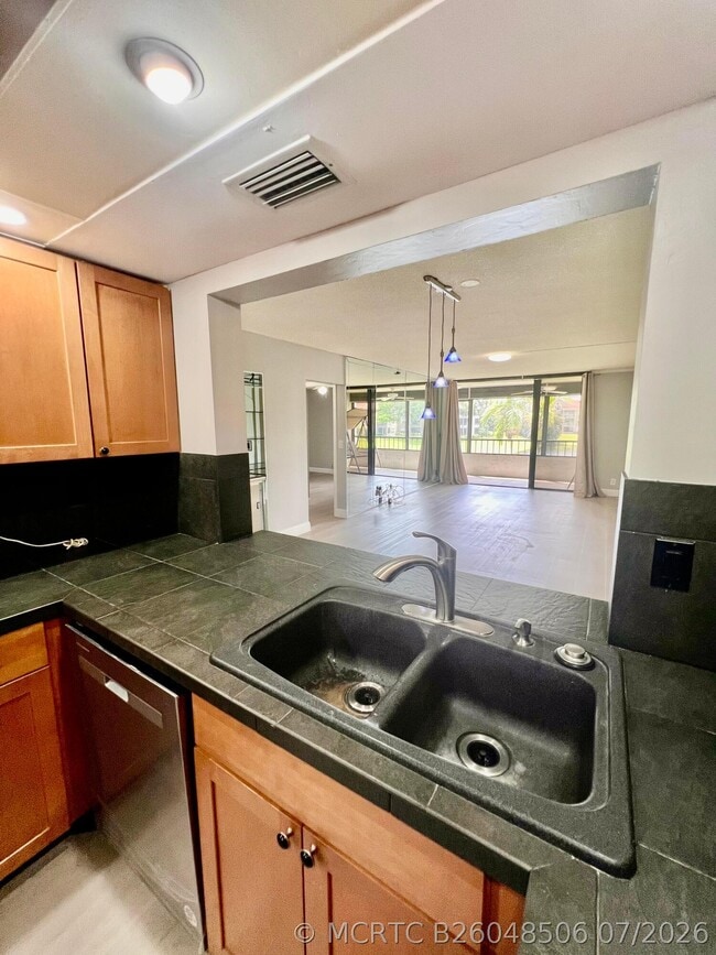 1850 Homewood Blvd Unit 207