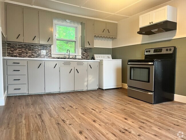 Building Photo - 26 Halifax St Unit 2 Rental