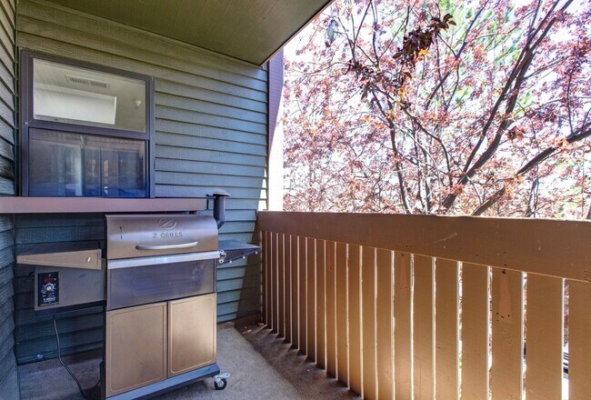 Photo - Convenient Location with Fireplace, Hot Tub and Pool and Clubhouse Studio / 1 Bathroom | FURNISHE...