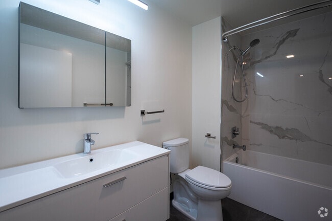 Baño de un dormitorio. - 280 Fell Street Apartments