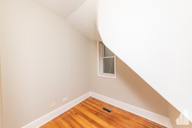 Photo - 2334 N Southport Ave Unit #  01F