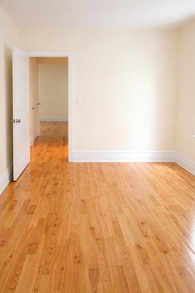 Photo - 609 W 196th St Unit 1E