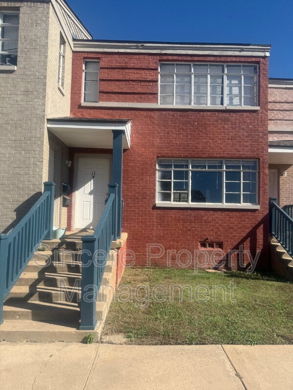 Building Photo - 1931 NE 25th St Unit Apt. 11