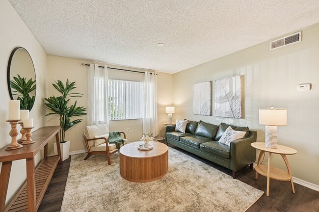 Building Photo - Sarasota South