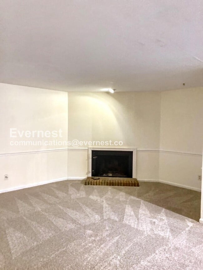 Photo - 302 Patriot Ln Unit Apt A