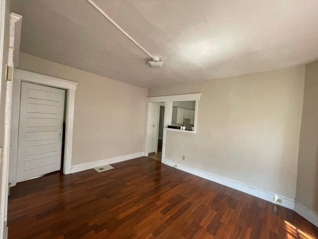 Photo - 231 Ashworth Pl
