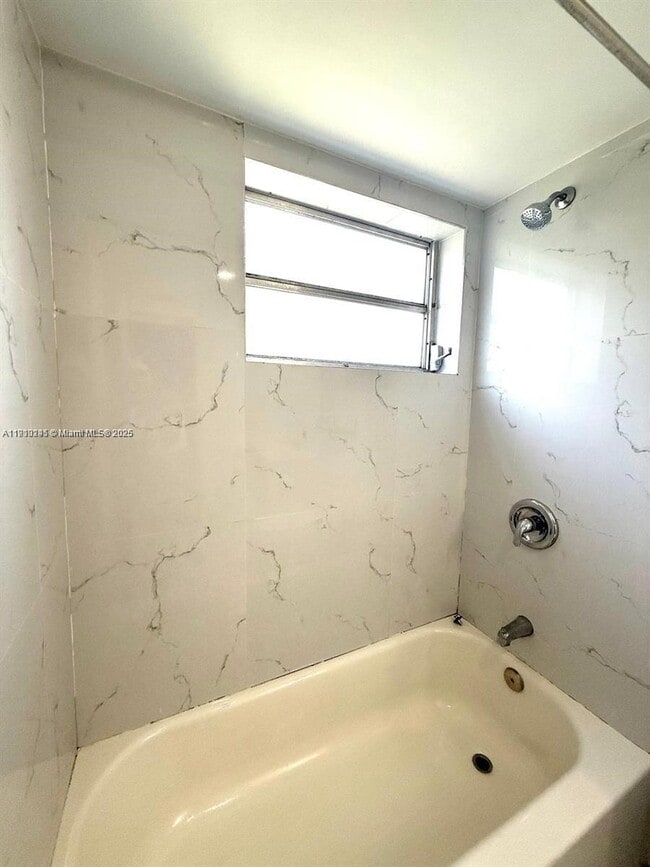 Photo - 1401 NE 191st St Unidad D201