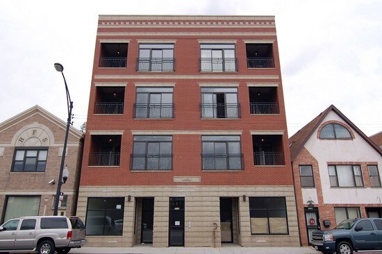 Photo - 3110 W Belmont Ave Apartamentos