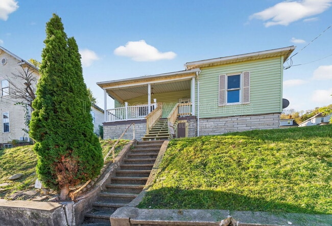 Photo - 1627 W Pike St