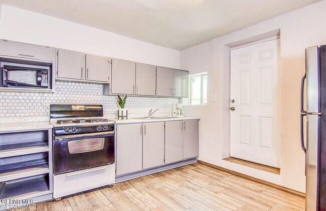 Photo - 221 Hadlock St