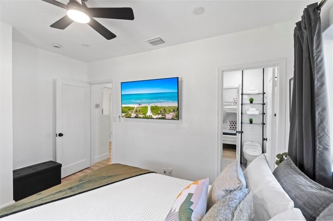 Photo - 719 NE 36th St