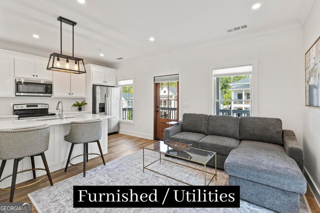 Building Photo - 3052 State St Unit FURNISHED / UTILITIES