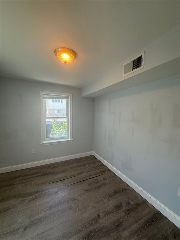 Building Photo - 60 Beach Rd Unit #1 Rental