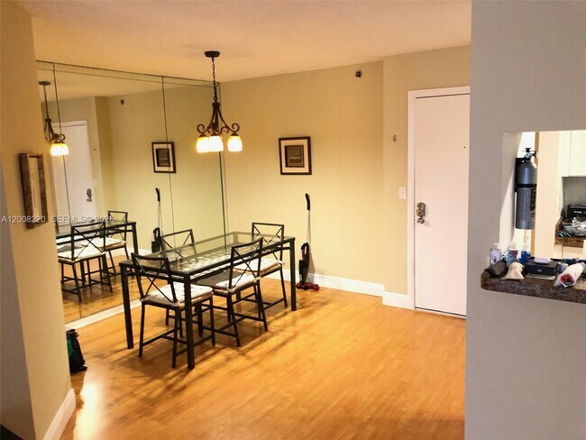 Photo - 19555 E Country Club Dr Unit 8403