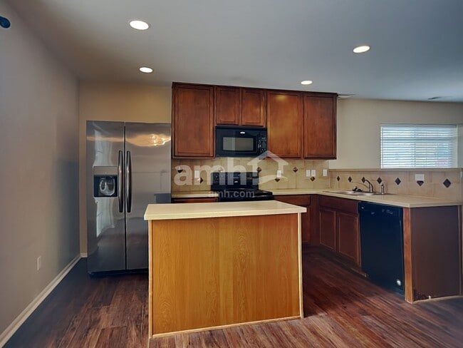 Photo - 19904 Robins Dr