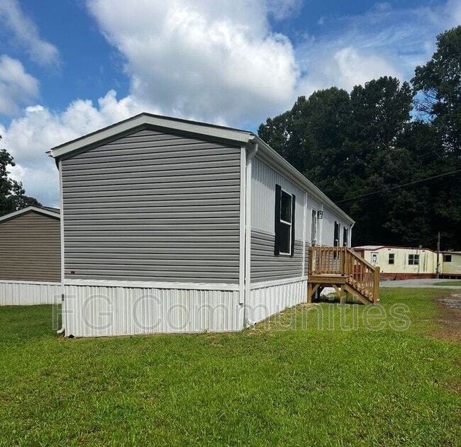 Photo - 2844 Maple Ave