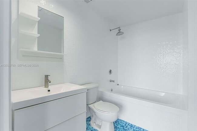 Photo - 10 SW South River Dr Unidad 910