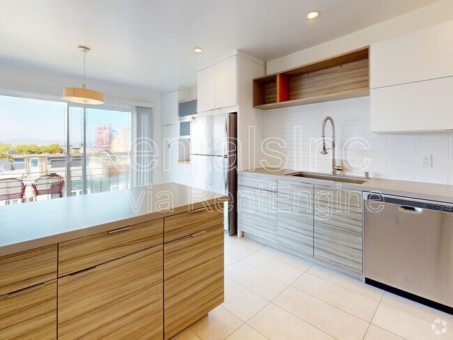 Building Photo - 2642 Greenwich St Unit 102 Rental