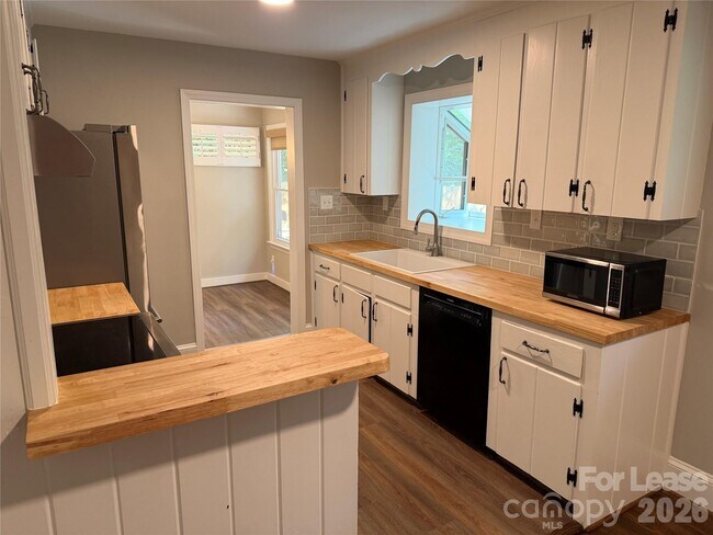 Photo - 4920 Raymond Pl