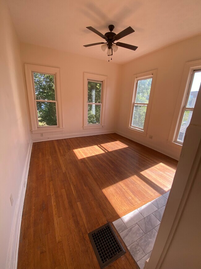 Living room - 96 Maryland St Unit 96 Maryland