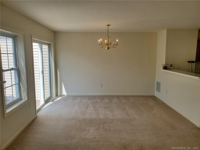 Photo - 1405 Larson Dr