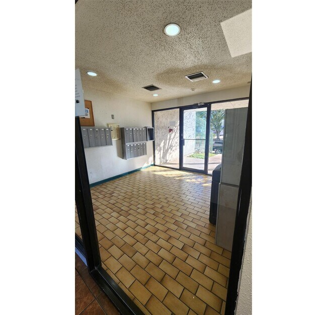 Photo - 2818 S Bartell Dr Unit 7