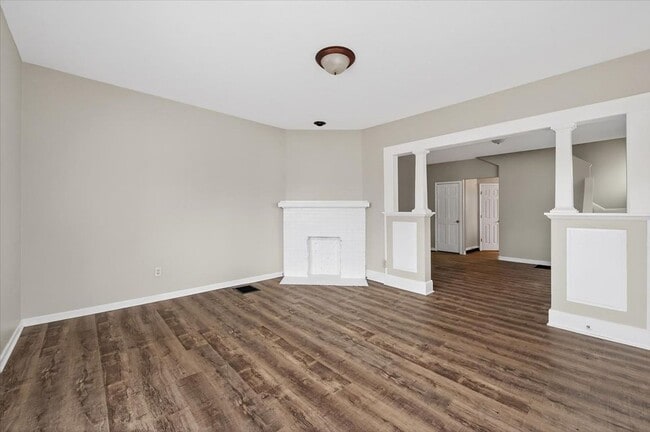 Photo - 636 E 34th St