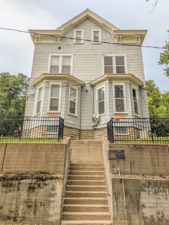 Building Photo - 24 Conklin St Unit 1